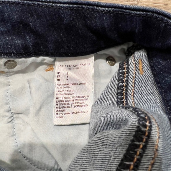 American Eagle Hi-Rise Next Level Stretch Distressed Shorties size 2 Dark Wash - Picture 5 of 5
